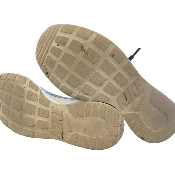 Nike Women’s Tanjun Racer Athletic Shoe - Picture 7 of 8